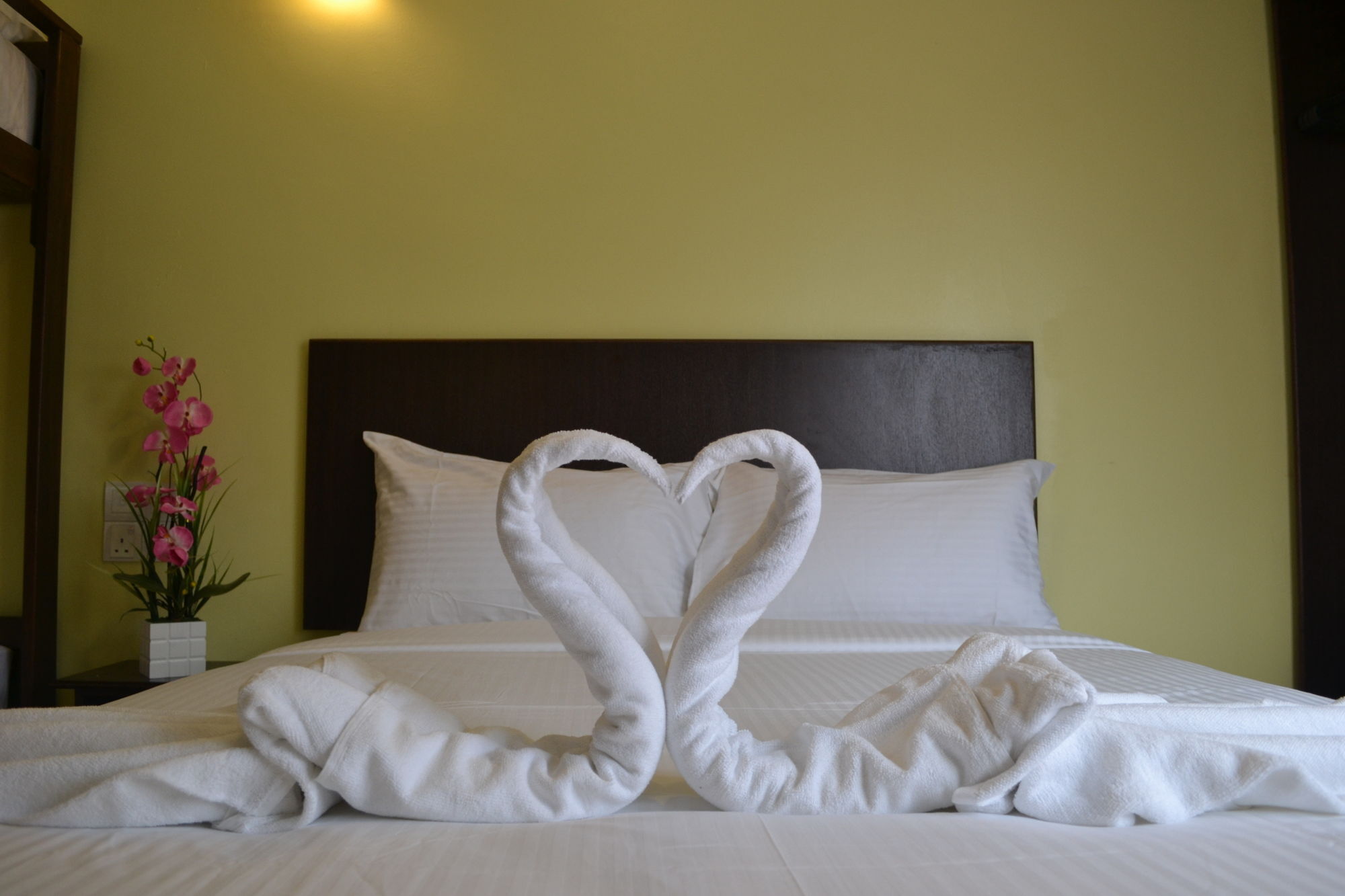 Dr Hotel Баян Лепас Екстериор снимка