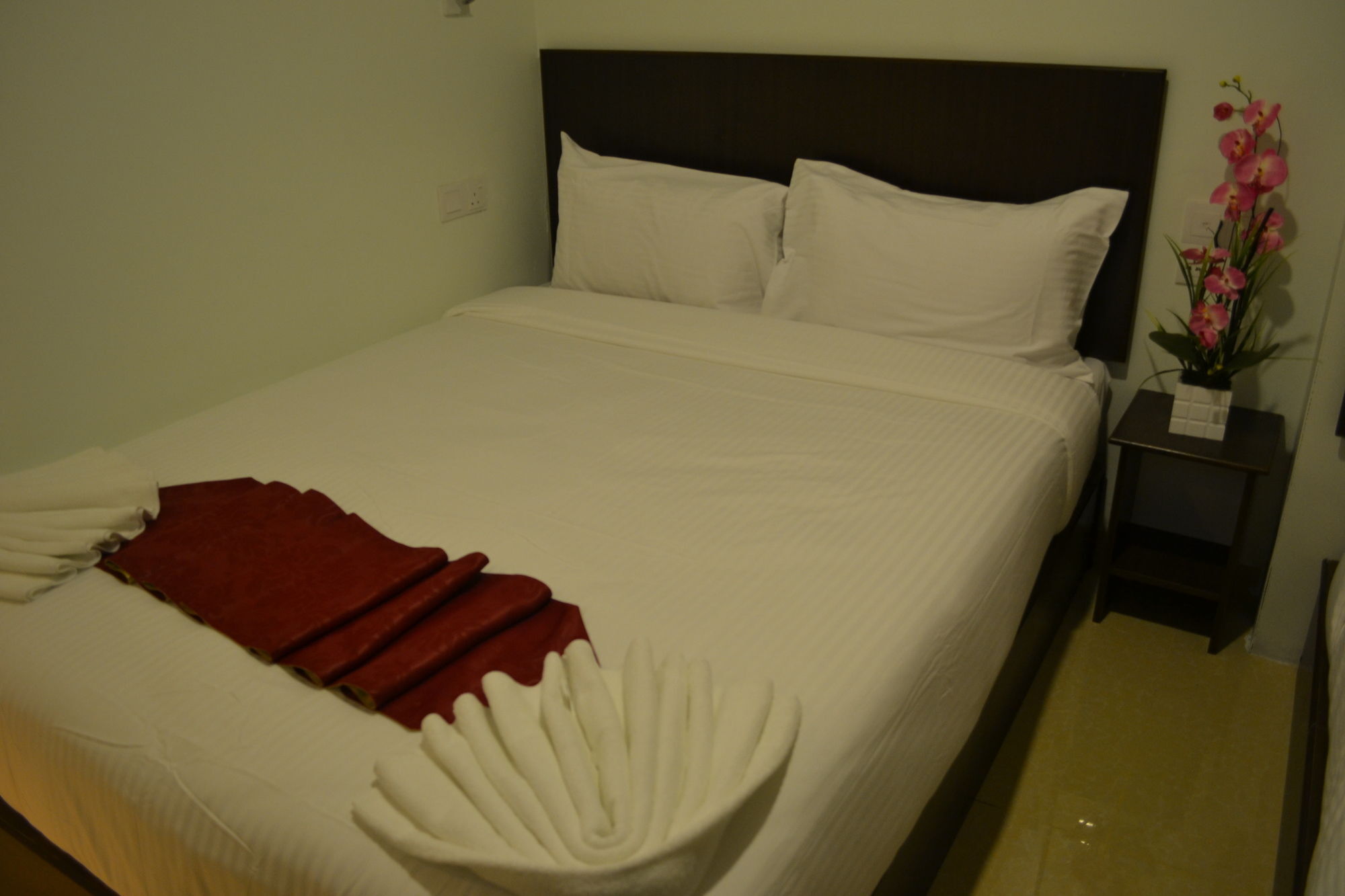 Dr Hotel Баян Лепас Екстериор снимка